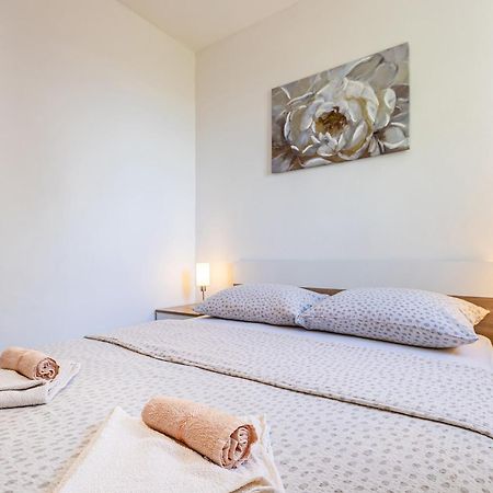 Private Accommodation Stara Baška المظهر الخارجي الصورة